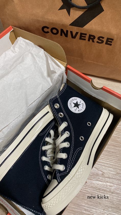 Shoes Aesthetic Converse, Goals Manifestation, Converse Store, Navy Blue Converse, Aesthetic Converse, 70s Converse, Cool Converse, Shoes Instagram, Converse Aesthetic