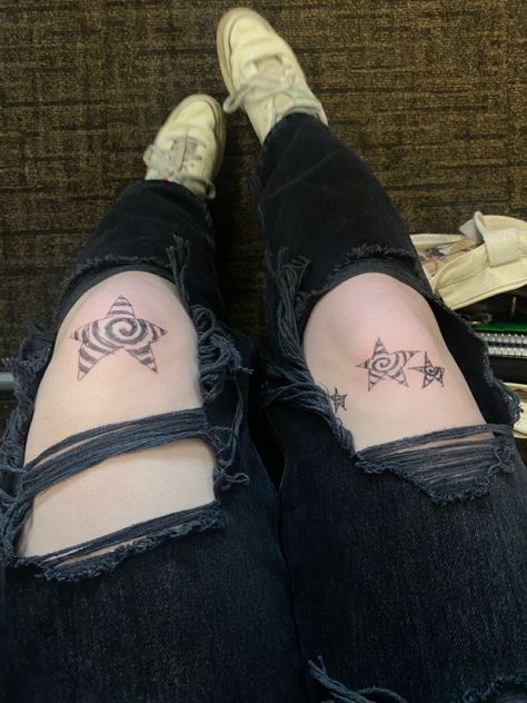 Knee Star Tattoo, Grunge Emo Aesthetic, Cute Grunge, Emo Aesthetic, Star Tattoo, On Knees, Knee Tattoo, Tat Ideas, Aesthetic Look