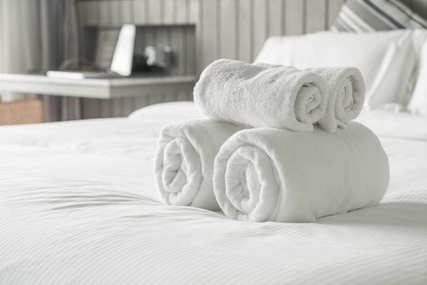 Hotel Bath Towels, Womens Bathrobes, Hair And Nail Salon, Hotel Linen, British Colonial Style, Fluffy Towels, Full Bedding Sets, Bath Towels Luxury, Hotel Supplies