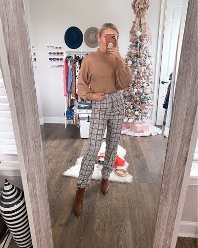 Plaid Jogger Pants Outfit Women, Plaid Joggers Outfit, Gray Plaid Pants Outfit, Plaid Pants Outfit Fall, Plaid Pants Outfit Winter, Blue Plaid Pants Outfit, Grey Plaid Pants Outfit, Brown Plaid Pants Outfit, Brown Booties Outfit