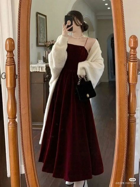 Korean Red Dress, Gorge Dresses, Elegant Dinner Outfit, Maroon Red Dress, Gaun Koktail, Velvet Evening Dress, Dress Maroon, Aesthetic Dress, Best Prom Dresses