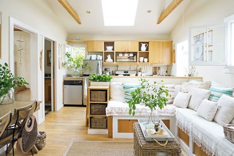 This Tiny, 362-Square-Foot Beach Cottage Is BIG On Style  #refinery29  http://www.refinery29.com/whitney-leigh-morris-venice-beach-house-home-tour#slide-1 Tiny Beach House, Tiny House Kitchen, Style Cottage, Small Room Design, Beach Cottage Style, Tiny House Living, Livingroom Layout, Beach Cottage, Tiny Living