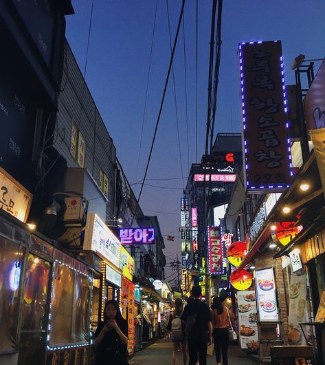 Hongdae Club Aesthetic, Famous Places In Korea, Korean Club Aesthetic, Hongdae Club, Travelling Places, Seoul Night, Goals 2024, Friendship Pictures, Korea Trip