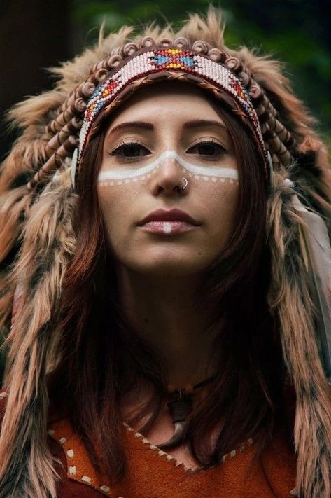 Native American Makeup, Native American Face Paint, Fashion Show Makeup, American Indian Girl, Native Women, Native American Dress, Native Tattoos, Native American Headdress, Native American Images