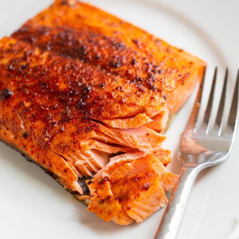 Sockeye Salmon Recipes, Air Fried Salmon, Salmon In Air Fryer, Honey Garlic Chicken Thighs, Salty Food, Clean Eating Guide, Honey Garlic Salmon, Pesto Salmon, Recipes To Cook