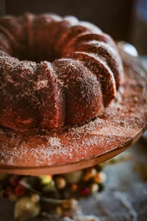 -Apple Cider Donut Cake tastes exactly like the irresistible apple cider donuts from the farmstands that dot the country roads of Connecticut in the fall. This post may contain affiliate links. As an Amazon Associate, I earn from qualifying purchases. See my Affiliate Disclosure. This cake has all the rich, apple-y flavor and the dense cake-y texture of those donuts. It even has that irresistible sugar-y crunch of the cinnamon sugar coating.I love the apple cider donuts we get when… Doughnut Stand, Apple Bundt Cake, Easy Bundt Cake, Wooden Cake Stands, Pound Cake With Strawberries, Honey Cookies, Toffee Pudding, Toffee Cookies, Cake Platter