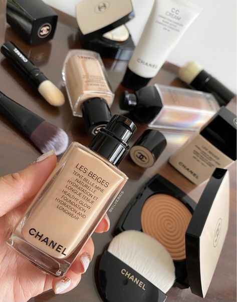 Les Beiges Chanel Foundation, Chanel Foundation Les Beiges, Chanel Les Beiges Foundation, Chanel Les Beiges Healthy Glow, Cosmetics Aesthetic, Dark Foundation, Chanel Foundation, Beige Luxury, Chanel Blush