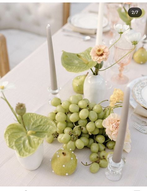 Fruit As Decor Wedding, Trending Tablescapes, Grapes Wedding Decor, Grapes Table Decor, Grape Wedding Theme, Chartreuse Wedding, Dream Reception, Pearls Decor, Diy Wedding Table