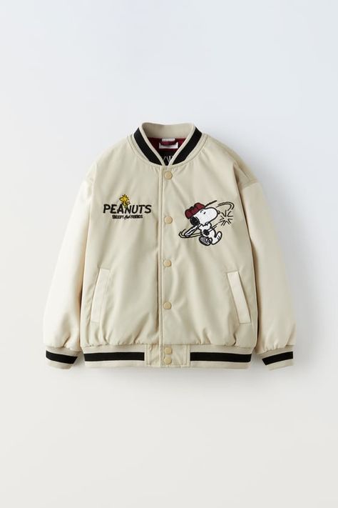 Discover great products at the best prices at Dealmoon. Zara SNOOPY PEANUTS™ BOMBER. Price:$55.90 at Zara Snoopy Clothes, Snoopy Items, Snoopy Gifts, Zara Australia, Snoopy Pictures, Snoopy Love, Zara Kids, Denim Jacket Men, Denim Jacket Women