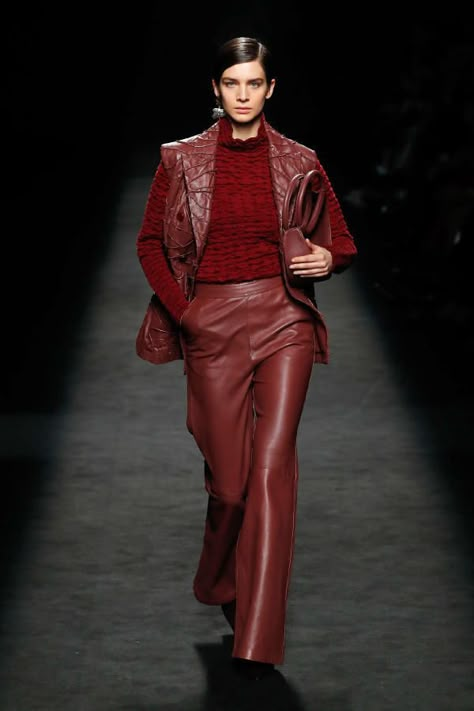 Simorra Fall Winter 2024-25 Fashion Show Fashion Trends 2023 2024, Trend 2024 Fashion, Madrid Fashion, Outfit Cardigan, Fashion Bible, Fw 2024, Fashion Trends Winter, Fashion Inspiration Design, Fall Winter 2024