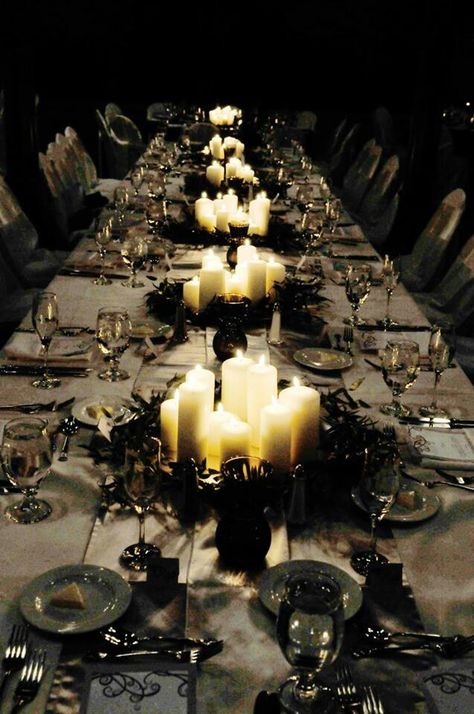 Goth:  #Gothic supper. Halloween Table Settings, Halloween Themed Wedding, Halloween Party Dinner, Elegant Halloween, Goth Wedding, Dark Wedding, Halloween Dinner, Gothic Halloween, Theme Halloween