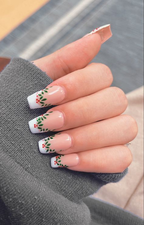 French Mistletoe Nails, Christmas Nail Designs Mistletoe, Christmas Nails French Tip Mistletoe, Holiday Nails Mistletoe, Mistletoe Nails French Tip, White French Tip With Mistletoe, Green And White Winter Nails, Mistoetle Nails, Mistletoe Nail Design