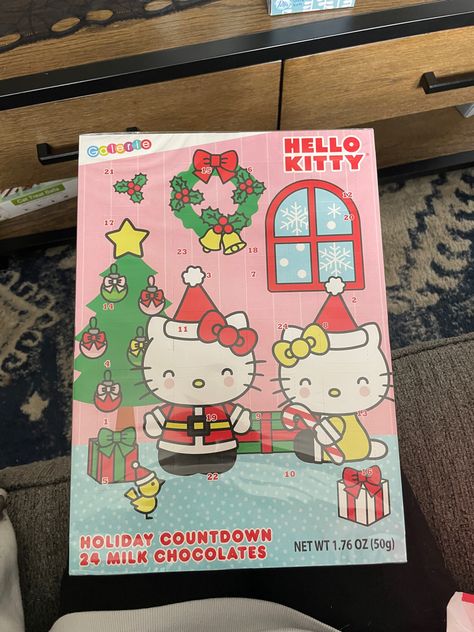 Menu Christmas, Bird Hat, Elf Tree, Hello Kitty Cute, Chocolate Advent Calendar, Holiday Countdown, Nice Photos, Hello Kitty Christmas, Cat Treats