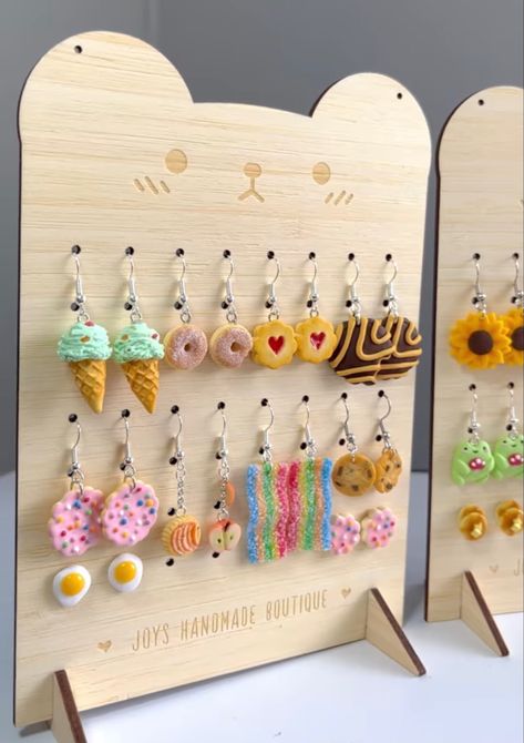 Earring Craft Fair Display, Jewelry Market Displays, Earring Displays For Craft Shows, Diy Earring Display, Jewellery Stall, Display For Jewelry, Jewelry Display Ideas, Craft Stall Display, Jewelry Display Booth