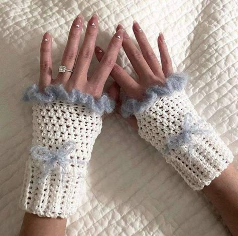 Projek Mengait, Crochet Fairy, Things To Crochet, Mode Crochet, Crochet Fingerless Gloves, Kawaii Crochet, Crochet Business, Crochet Design Pattern, Crochet Clothing And Accessories