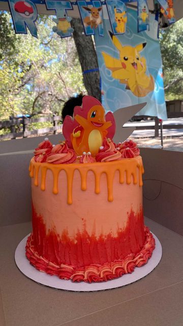 Charizard Cake, Charmander Cake, Pokemon Birthday Party Ideas, Pokemon Birthday Cake, 5th Birthday Cake, Dragon Cake, Pokemon Diy, Pokemon Cake, Pokemon Birthday Party