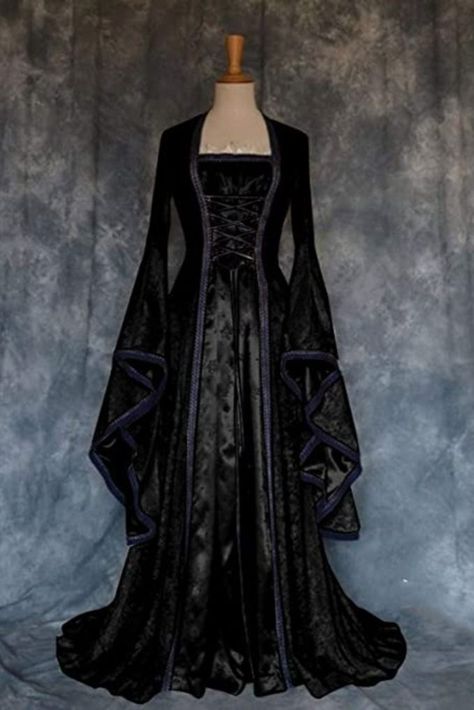 This black corset ball gown is a must-have cosplay outfit in your wardrobe, can be easily dress up or dress down, it can also used as 90s outfit for women 70s outfits for women 80s costumes for women 90s clothing for women cosplay. Medieval Witch, Cosplay Halloween Costumes, Gaun Abad Pertengahan, Celtic Dress, Vampire Dress, Medieval Cosplay, Vampire Bride, Victorian Vampire, Vestidos Retro