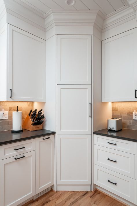 Modern Shaker Kitchen - Modern - Atlanta - by Innovative Construction Inc. | Houzz Corner Kitchen Layout, Houzz Kitchen, Corner Kitchen Pantry, Modern Shaker Kitchen, Corner Pantry, Kabinet Dapur, Kitchen Pantry Design, Kitchen Remodel Design, Kitchen Corner