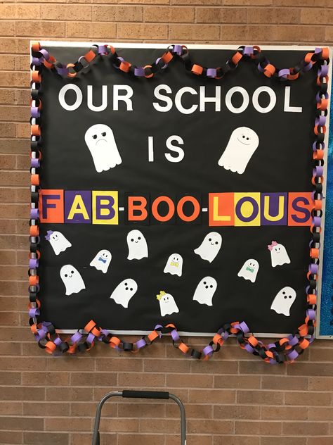 Teacher Union Bulletin Board, Halloween Buliton Boards Preschool, Fall Bolton Boards, October Bulletin Boards For Work, October Bulliten Boards Preschool, Kids Halloween Door Decorations, Fall Themed School Bulletin Board, Pta Halloween Event, Parent Night Bulletin Board