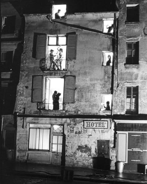 Giovanni's Room, 1950s Photography, Night Pictures, Paris Photos, Old Photographs, Paris Street, Documentary Photography, Historical Photos, Black And White Photography