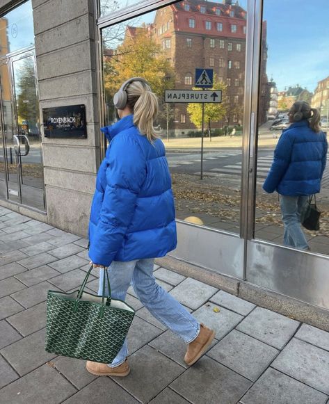 Light Blue Puffer Jacket Outfit, Long Puffer Outfit, Puffer Jacket Winter Outfit, Blue Puffer Jacket Outfit, Puffer Jacket Aesthetic, Long Puffer Jacket Outfit, Blue Jacket Style, Cobalt Blue Outfit, Jacket Winter Outfit