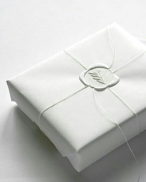 White Gift Wrapping, 100 Cupcakes, Love Minimal, Luxury Packaging Design, Handmade Packaging, Back Row, Seal Design, Packing Design, White On White