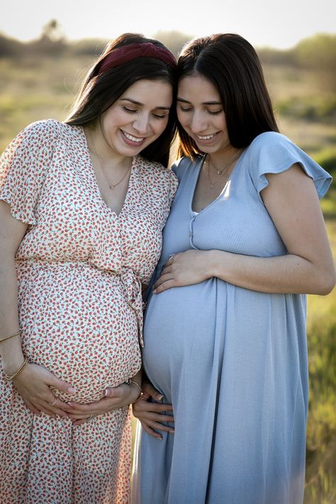 Best Friend Bump Pictures, Sister Maternity Photoshoot, Maternity Best Friends Photo Ideas, Maternity Sisters Photography, Two Pregnant Friends Photoshoot, Maternity Pictures With Friends, Friendship Maternity Shoot, Pregnant Best Friends Pictures, Pregnant Friends Pictures