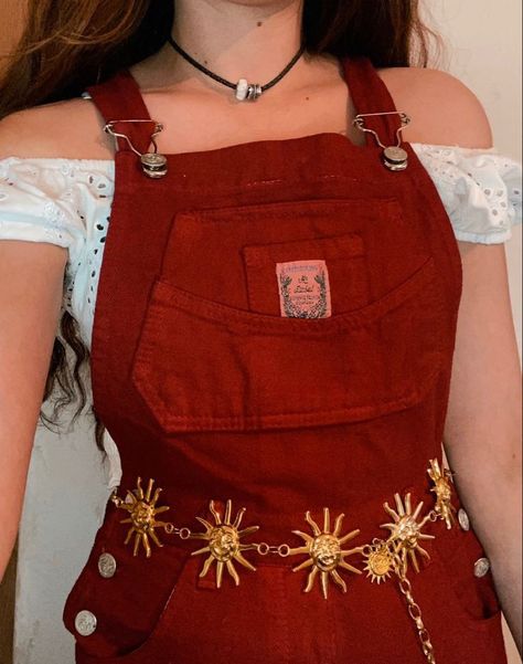 Artsycore Outfits, Women Dungarees Outfits, Clothes For Artists, Colored Overalls Outfit, Painting Outfit Aesthetic, Red Overalls Outfits, Sun Aesthetic Outfit, Artistic Style Clothing, Artistic Outfits Aesthetic