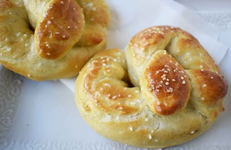 Buttery Soft Pretzels Homemade Pretzels Recipe, Modern Honey, Soft Pretzel Recipe, Homemade Pretzels, Homemade Soft Pretzels, Soft Pretzel, Pretzels Recipe, Homemade Dinner Rolls, Homemade Dinner