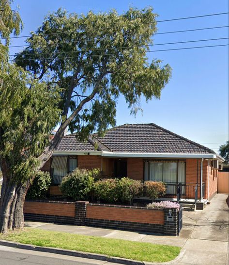 Mid Century Brick House Exterior, Mid Century Brick, Yellow Brick Houses, Brick House Exterior, Brick Houses, Midcentury Home, Brick Veneer, Brick Exterior House, Brick Exterior