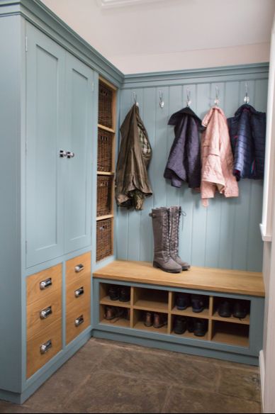 مقدمة الباب Boot Room Storage, Dröm Hus Planer, Boot Room Utility, Utility Room Storage, Utility Room Designs, Porch Interior, Oval Room Blue, Porch Storage, Coat Storage