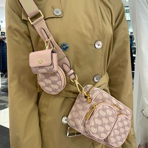 Mk Sling Bag, Sling Bags Women, Multi Pouch, Purse Outfit, Tech Pouch, Michael Kors Logo, Large Crossbody Bags, Brown Crossbody Bag, Michael Kors Crossbody Bag