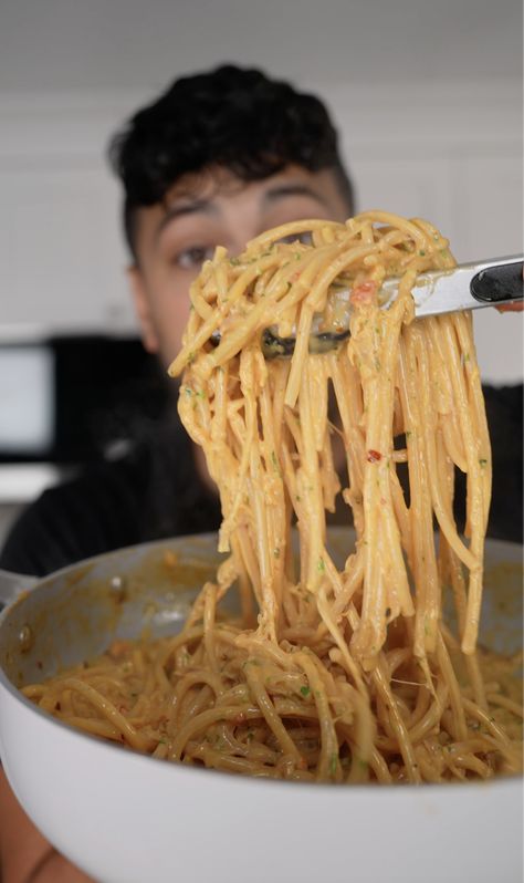 CARAMELIZED ONION PASTA — The Golden Balance Carmelized Onion & Garlic Spaghetti, Caramelized Onion Pasta, The Golden Balance, Onion Pasta, Garlic Spaghetti, Carmelized Onions, Caramelized Onion, Easy Meal Prep, Easy Vegetarian