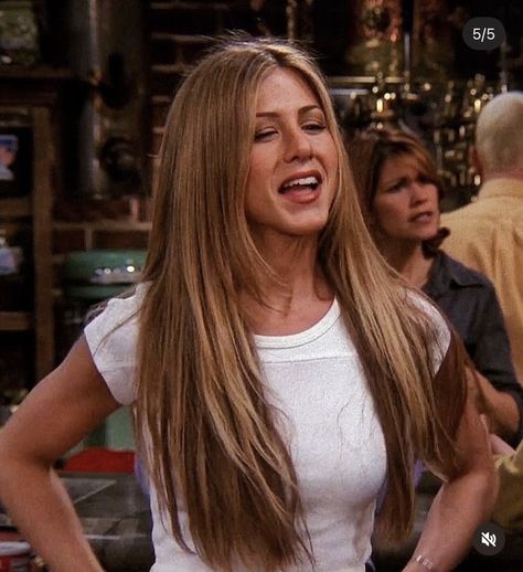 Rachel Friends Hair, Rachel Core, Jennifer Aniston 90s, Friends 90s, Rachel Green Hair, 90s Haircuts, Rachel Green Friends, Jeniffer Aniston, Rachel Green Outfits