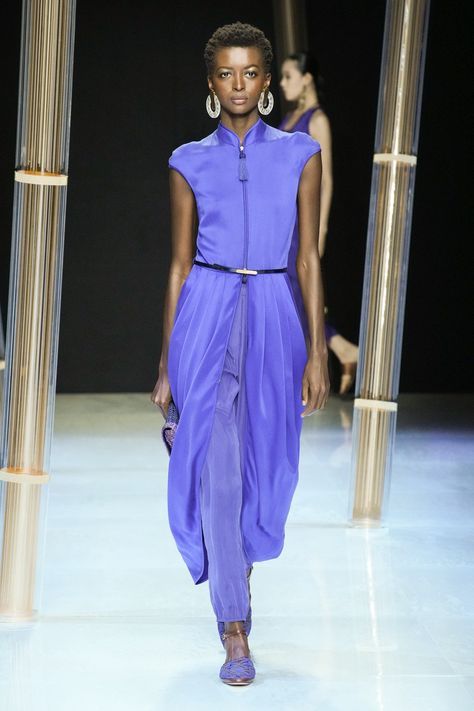 Giorgio Armani Spring 2023 Ready-to-Wear Collection | Vogue 2022 Spring Fashion Trends, Armani Spring 2023, Purple Fashion Outfit, 2023 Fashion Trends, Spring 2023 Ready To Wear, Winter Typ, 2023 Ready To Wear, Trends 2023, Womenswear Fashion