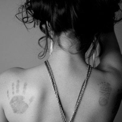 One side is tattooed with her babies footprint and the other with the handprint. Hand Print Tattoos, Tattoo Baby, 3 Tattoo, Foot Print, Baby Tattoos, Foot Tattoo, Baby Style, Foot Tattoos