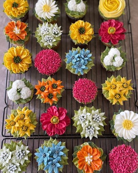 Floral Themed Cupcakes, Summer Flower Cupcakes, Wildflower Wedding Cupcakes, Wildflower Party Theme Food, Wild Flower Cupcakes Ideas, Wildflower Cupcakes Birthday, Wild Flower Graduation Party, Wild Flower Party Theme, Flower Birthday Cupcakes