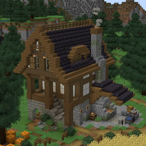 Minecraft Medieval Blacksmith, Minecraft Blacksmith House, Enchanting Room Minecraft, Medieval Blacksmith, Minecraft City Buildings, House Tutorial, Minecraft Structures, Minecraft House Plans, Bangunan Minecraft