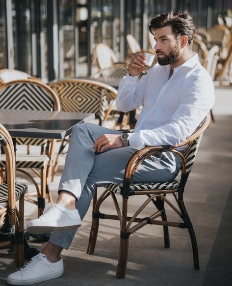 Male Portrait Poses, Zara Men, Mens Photoshoot Poses, Portrait Photography Men, Men Photoshoot, Men With Street Style, Outfits Hombre, Stylish Men Casual, Mens Casual Dress Outfits