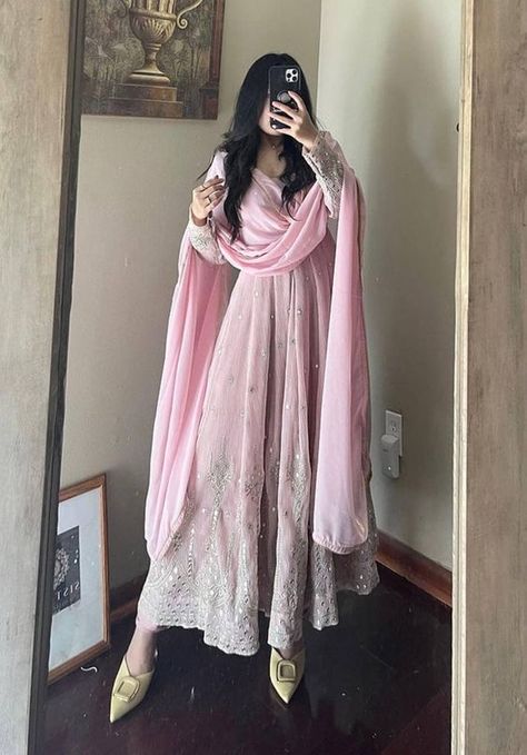 Birthday Dresses For Women Indian, डिजाइनर कपड़े, Pink Anarkali, Trendy Outfits Indian, Anarkali Dress Pattern, Traditional Indian Dress, Casual Indian Fashion, Desi Fashion Casual, Pakistani Fancy Dresses