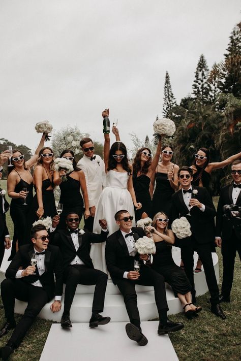 Champagne Pictures Wedding, Tuscany Wedding Bridal Party, Classy Wedding Bridal Party, Fun Bridal Party Wedding Photos, Wedding Pictures Ideas With Bridesmaids, Black And White Wedding Family Photos, Fun Bridal Photos, All White Groomsmen Attire, Modern Wedding Bridal Party