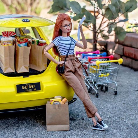 Barbie Cars, Barbie Car, Barbie Food, Barbie Sets, Barbie Diorama, Barbie Theme, Doll Clothes Barbie, Doll Family, Barbie Life