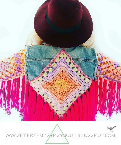 Fringed Crochet Denim Jacket Refashion | Fashion DIY Tutorial + Free Crochet Pattern | SFMGS | Bloglovin’ Denim Jacket Diy, Fall Back In Love, Bohemian Crafts, Easy Yarn Crafts, Diy Fashion Trends, Diy Denim Jacket, Boho Festival Fashion, Diy Jacket, Crochet Blog