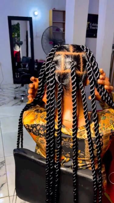 Weekend Vibes: Casual Hairstyles for Relaxing Days Quick And Easy Braid Hairstyles For Black Women, Quick Jumbo Braids For Black Hair, Jumbo Twist With Braiding Hair, Jumbo Twists With Braiding Hair, Jumbo Twists Black Women, How To Add Hair To Twist, 6 Box Braids Hairstyles, Bobo Braid Hairstyles, Jumbo Knotless Twists