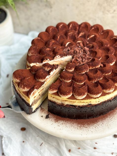 Baked Tiramisu Cheesecake - BAKE WITH ZOHA Bake With Zoha, Tiramisu Cheesecake Recipe, Recipe Tiramisu, Tiramisu Cheesecake, Baked Cheesecake, Coffee Cheesecake, Chocolate Creme, Chocolate Crust, Tiramisu Cake