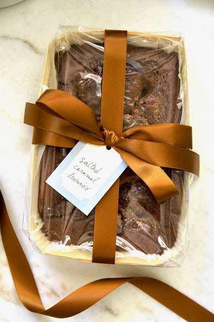 Salted Caramel Brownies | Baking Basket Gift | Jenny Steffens Hobick | Bloglovin’ Bread Gifts, Cottage Bakery, Baking Basket, Jenny Steffens Hobick, Homemade Baked Bread, Mini Torte, Salted Caramel Brownies, Cranberry Bread, Caramel Brownies