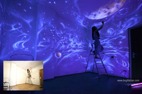 Artist uses glowing UV paint to decorate - Imgur Glow In The Dark Room, Glow Paint, Bedroom Murals, Stunning Interior Design, Dark Wall, Dark Room, Artist Paint, Drawing Tutorials, Room Paint