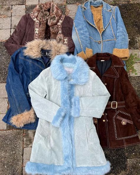 𝐝𝐨𝐭𝐭𝐢𝐞 on Instagram: "❄️ it’s cold outside, and you can only choose one ❄️ . . . Which one are you picking? . . . 90s does 70s coats coming to depop soon, 🍄Username prettyinvtg 🍄 . . . #depop #pinterest #70sfashion #90s #furcoats #pinterestinspo #y2kfashion #depopseller #poshmark #ebayseller #groovyfashion #outfitinspo #winterfashion" 70s Jacket Outfit, 90s Winter Coat, 90s Does 70s, Thrift Manifestation, Thrift Manifest, 70s Coat, Groovy Fashion, 70s Jacket, Grass Fields