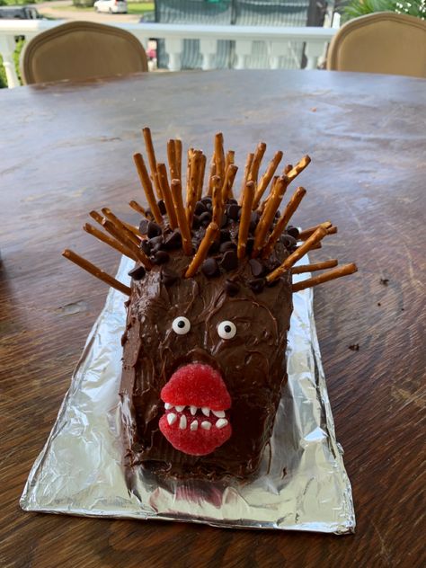 Porcupine Cake, Bad Cakes, Ugly Cakes, Cake Fails, Hedgehog Cake, Funny Birthday Cakes, Food Memes, Pretty Birthday Cakes, Cute Birthday Cakes