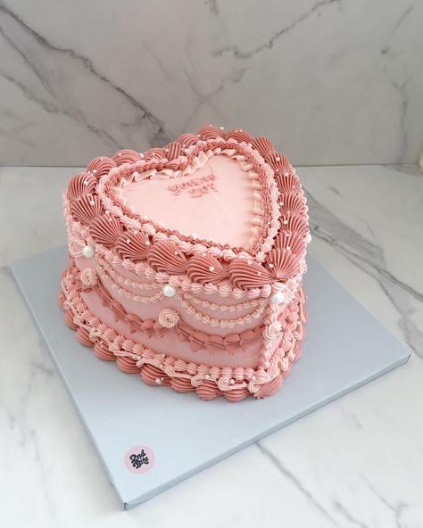 Pink and mauve vintage heart cake with pearls “You’re 20?” Heart Cake With Pearls, Cake With Pearls, Heart Cake Design, Victorian Cakes, Vintage Heart Cake, Heart Birthday Cake, Vintage Birthday Cakes, Pearl Cake, Pink Birthday Cakes